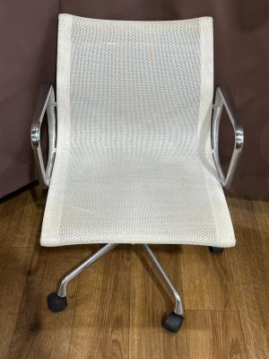 Herman Miller (ハーマンミラー) ワークチェアー アイボリー アルミナムチェア