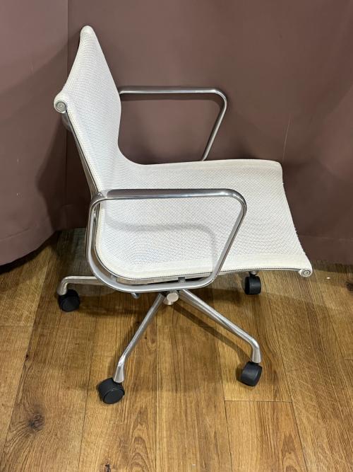 Herman Miller (ハーマンミラー) ワークチェアー アイボリー アルミナムチェア