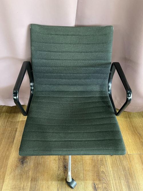 Herman Miller (ハーマンミラー) ワークチェアー ブラック アルミナムチェア