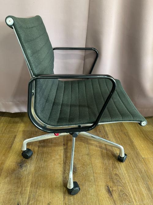 Herman Miller (ハーマンミラー) ワークチェアー ブラック アルミナムチェア