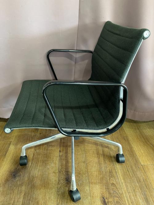 Herman Miller (ハーマンミラー) ワークチェアー ブラック アルミナムチェア