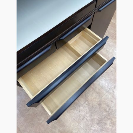 karimoku（カリモク）レンジボード  ２枚扉  ブラウン【トレファク堺福田店】 karimoku (カリモク) キッチンカウンター ブラウン 2枚扉 キャスター付