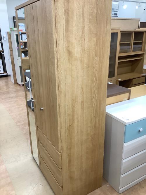 ニトリ ミラー扉ワードローブ ナチュラル クエス