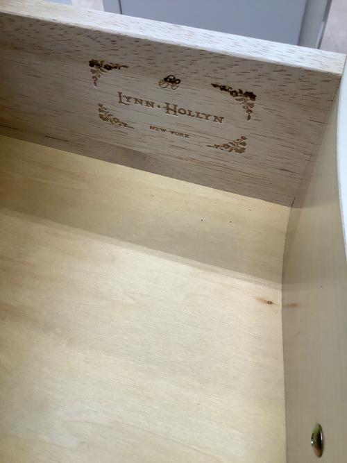 LYNN HOLLYN (リンホーリン) 4段チェスト アイボリー