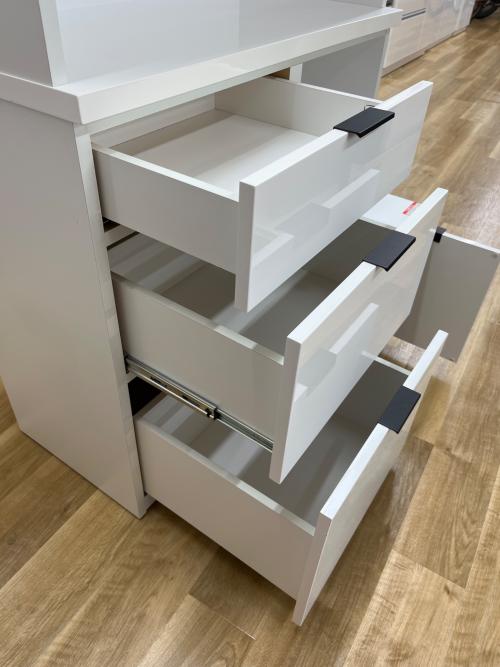 L*P様 ホワイト レンジボード 3段引き出し ニトリさんで、1年前に買いました L*P様 ホワイト レンジボード 3段引き出し ニトリさんで、1年前に