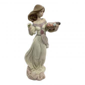 LLADRO (リヤドロ) フィギュリン 6576 秋のロマンス