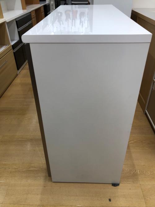 ニトリ キッチンカウンター ホワイト×ベージュ 2枚扉