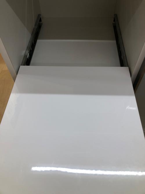 ニトリ キッチンカウンター ホワイト×ベージュ 2枚扉