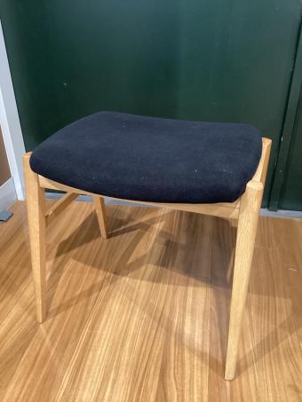 karimoku (カリモク) スツール ナチュラル×ブラック