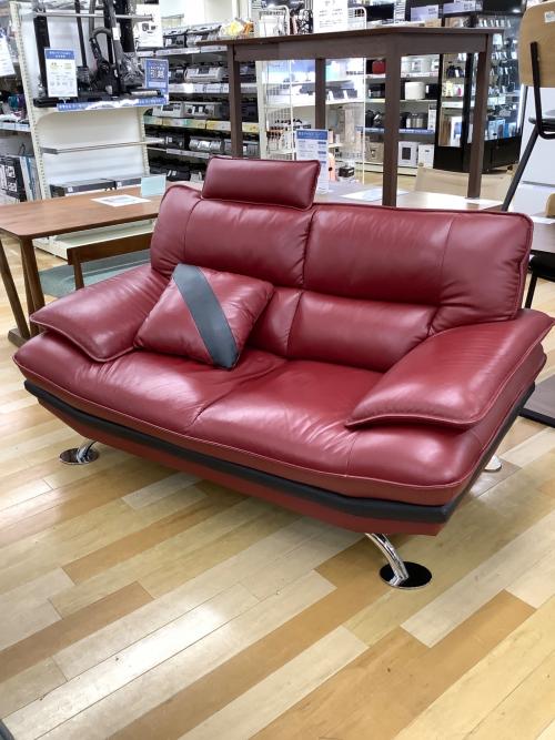 ニトリ 2人掛けソファー ヘッドレスト付 レッド