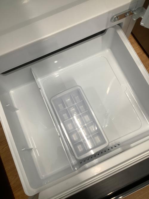 Hisense (ハイセンス) 2ドア冷蔵庫 HR-D15F 2024年製 162L