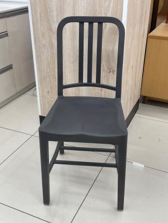 emeco (エメコ) アームレスチェアー グレー Coca Cola共同開発 111本の再生ペットボトルを原材料 111 Navy Chair