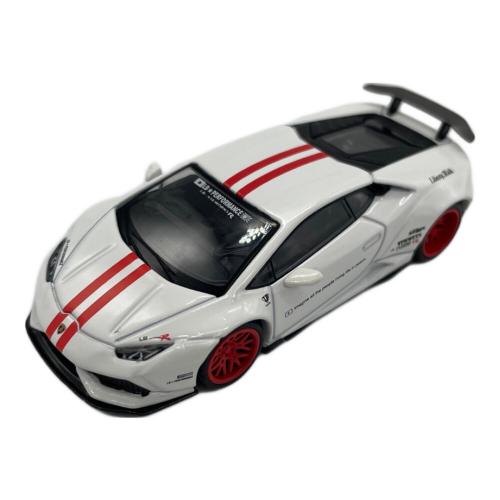 MINI GT (ミニジーティー) ダイキャストカー LB★WORKS ランボルギーニ ウラカン バージョン 1 ホワイト/レッドストライプ