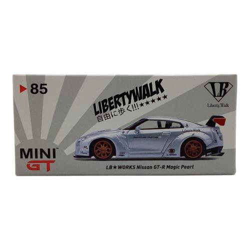 MINI GT (ミニジーティー) ダイキャストカー LB★WORKS Nissan GT-R R35 タイプ1 リアウィング バージョン1 マジックパール