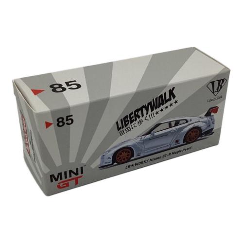 MINI GT (ミニジーティー) ダイキャストカー LB★WORKS Nissan GT-R R35 タイプ1 リアウィング バージョン1 マジックパール