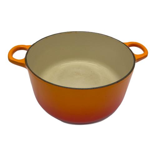 LE CREUSET (ルクルーゼ) 両手鍋 オレンジ 22㎝