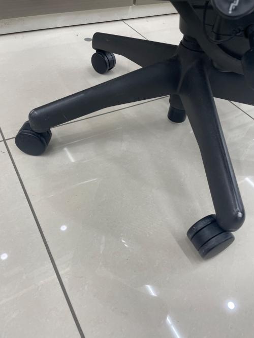 Herman Miller (ハーマンミラー) アーロンチェア ブラック