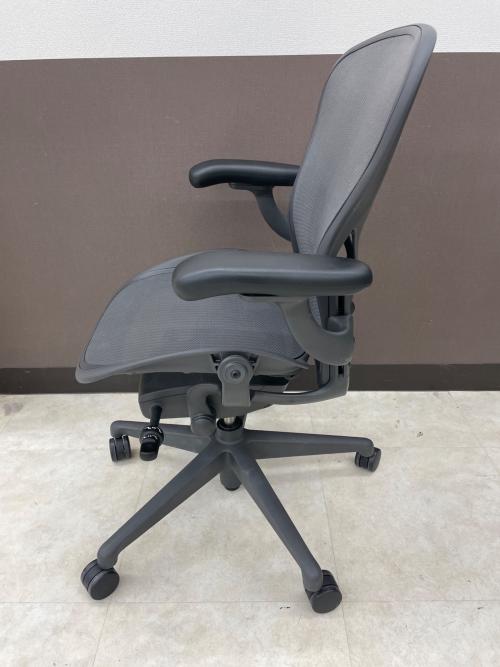 Herman Miller (ハーマンミラー) アーロンチェア グレー ポスチャーフィットフル装備 1人掛け AER1B23DW-004 グラファイトベース リマスタード/Bサイズ/ポスチャートフィット