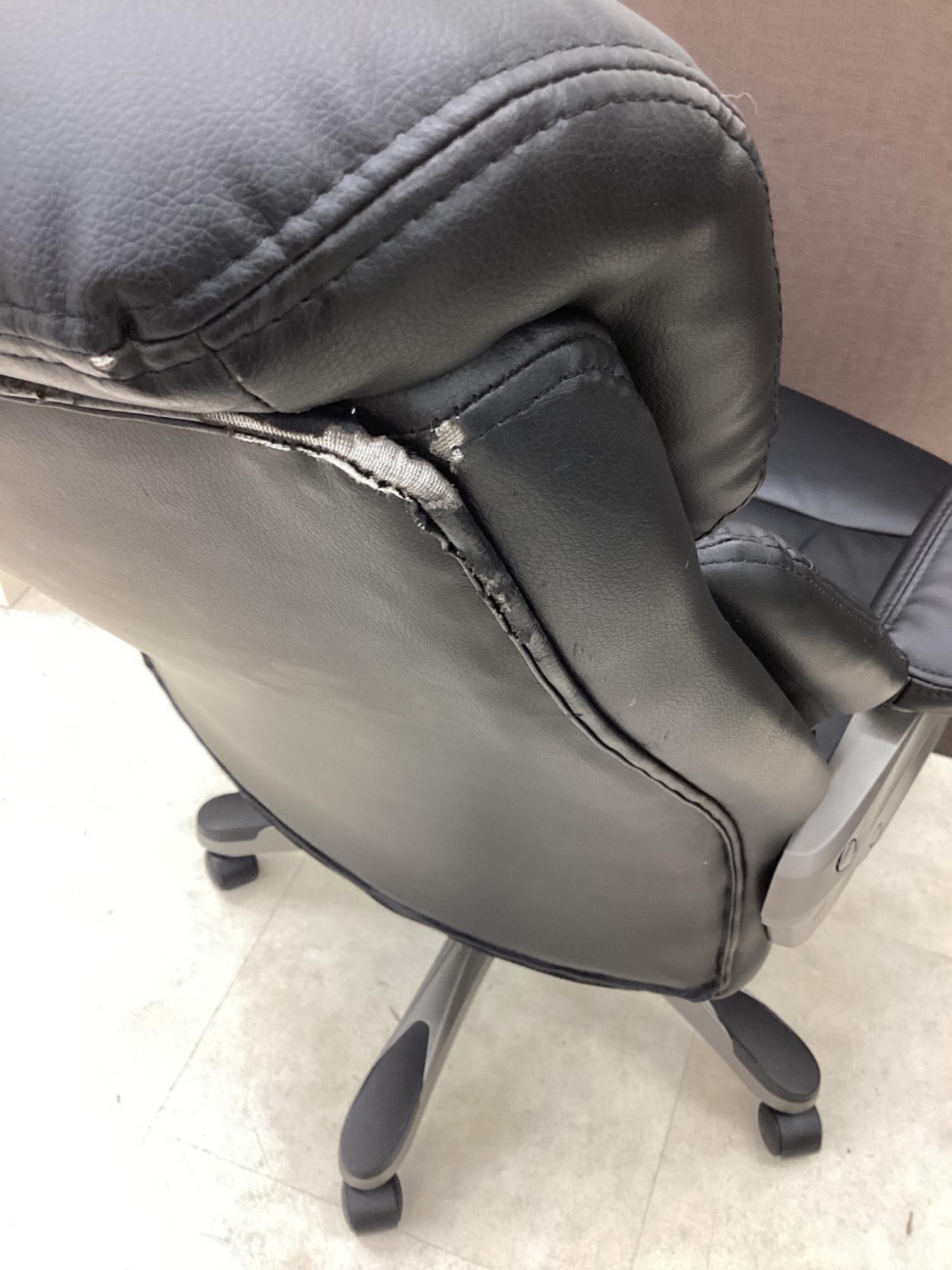 【美品】ニトリ レザー調 ラウンジチェア（1人掛け）ブラック／木製フレーム 美品】ニトリ レザー調 ラウンジチェア（1人掛け）ブラック