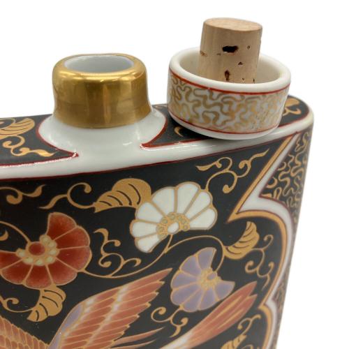 有田焼 (アリタヤキ) スキットル 黒外濃金海松鳳凰文 其泉作