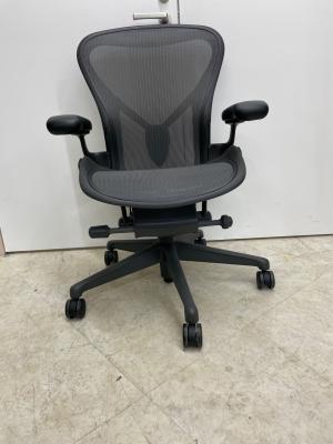 Herman Miller (ハーマンミラー) アーロンチェア リマスタードモデル  ライト、グラファイトベース 97 ブラック