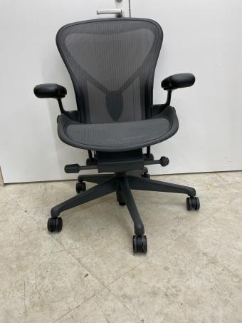 Herman Miller (ハーマンミラー) アーロンチェア リマスタードモデル  ライト、グラファイトベース 97 ブラック