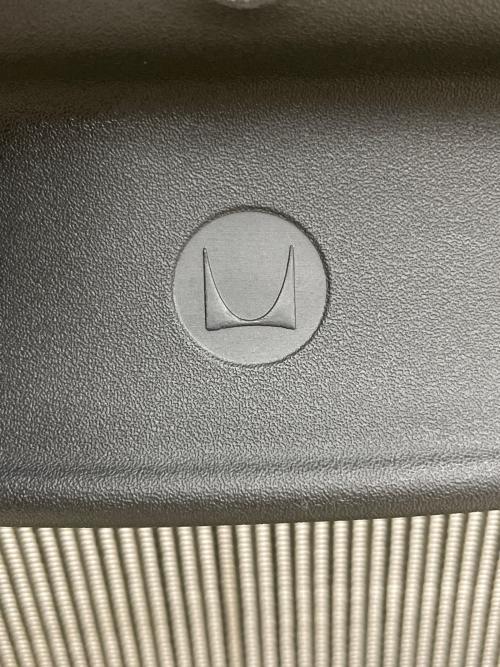 Herman Miller (ハーマンミラー) アーロンチェア リマスタードモデル  ライト、グラファイトベース 97 ブラック