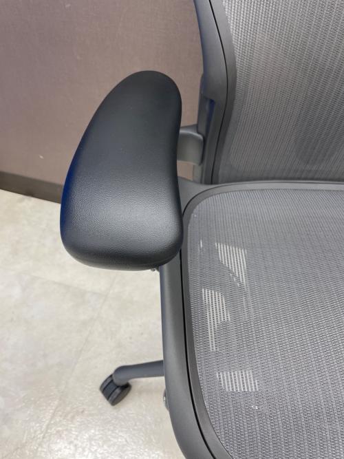 Herman Miller (ハーマンミラー) アーロンチェア リマスタードモデル  ライト、グラファイトベース 97 ブラック