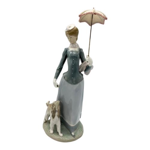 LLADRO(2級品） フィギュリン 刻印削れ（2級品）【ショールの貴婦人】ドッグリード欠損・傘破損・ひび割れ