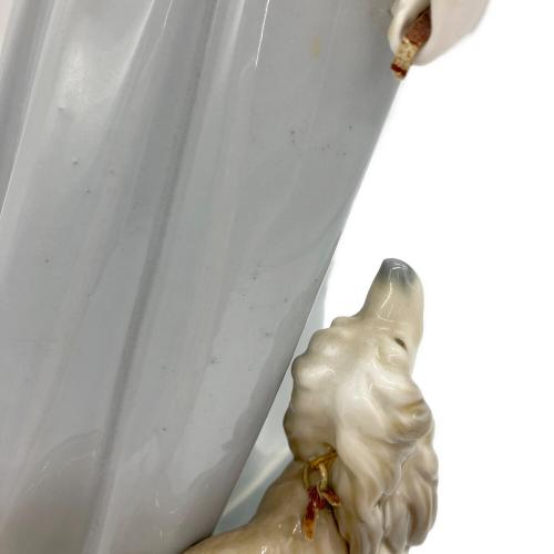 LLADRO(2級品） フィギュリン 刻印削れ（2級品）【ショールの貴婦人】ドッグリード欠損・傘破損・ひび割れ