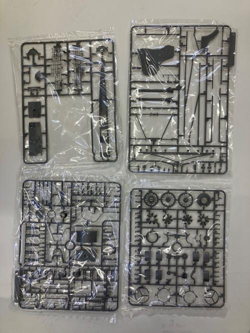 プラモデル 日本海軍 空母 赤城号艦橋 w/飛行甲板 + 九七式艦上攻撃機 1/35スケール 未塗装組立キット