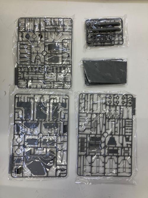 プラモデル 日本海軍 空母 赤城号艦橋 w/飛行甲板 + 九七式艦上攻撃機 1/35スケール 未塗装組立キット