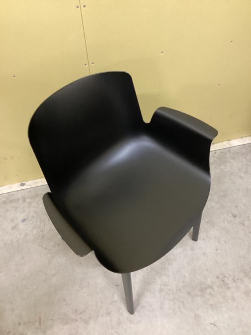 Kartell (カルテル) ダイニングチェアー 1 ブラック PIUMA