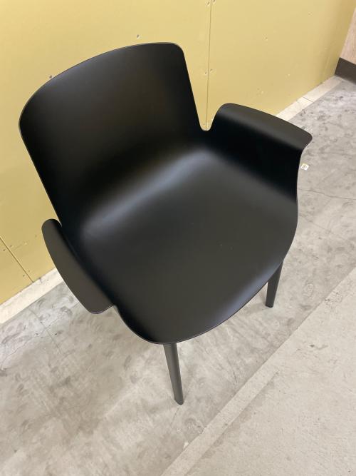 Kartell (カルテル) ダイニングチェアー 1 ブラック PIUMA
