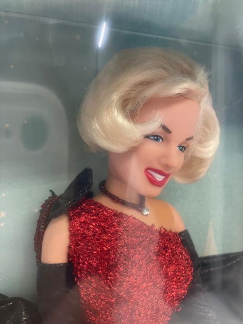 Barbie (バービー) スパークル―・スパースター・マリリンモンロー ドール 赤ドレス
