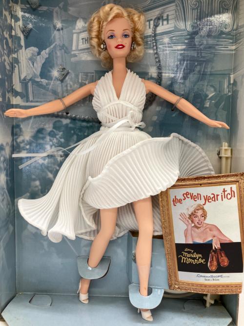 Barbie (バービー) マリリンモンロー七年目の浮気 ドール 白ドレス