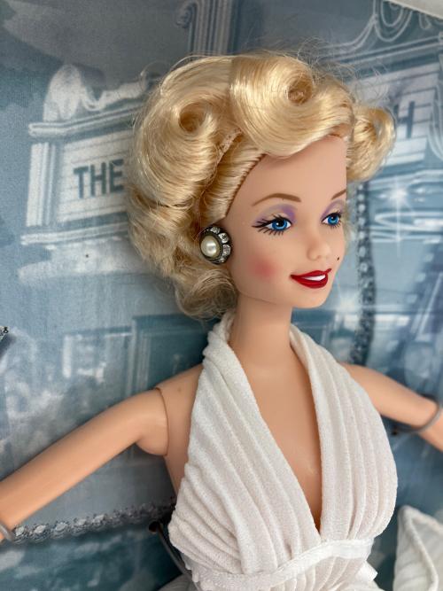 Barbie (バービー) マリリンモンロー七年目の浮気 ドール 白ドレス