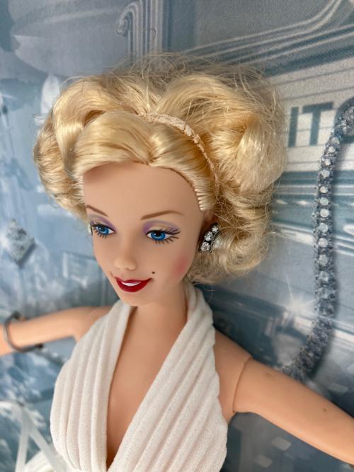 Barbie (バービー) マリリンモンロー七年目の浮気 ドール 白ドレス