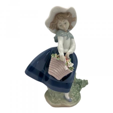 リヤドロ人形　LLADRO きれいな花ばかり　＃5222　フィギュリン LLADRO (リヤドロ) フィギュリン きれいな花ばかり 5222 本体のみ