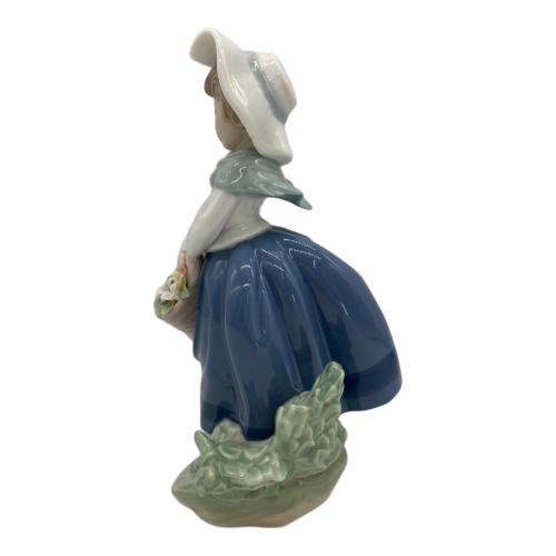 LLADRO (リヤドロ) フィギュリン きれいな花ばかり 5222 本体のみ