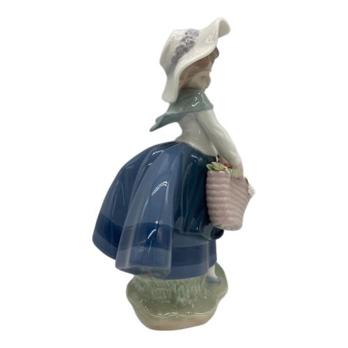 LLADRO (リヤドロ) フィギュリン きれいな花ばかり 5222 本体のみ