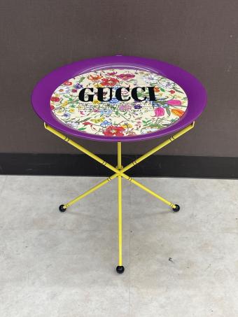 GUCCI (グッチ) フォールディングメタルトレイ 482764 ZAB9U 9510 『La Carte de Tendre（恋愛の国の地図）』からの引用フレーズプリント @ パープル×イエロー フローラプリント