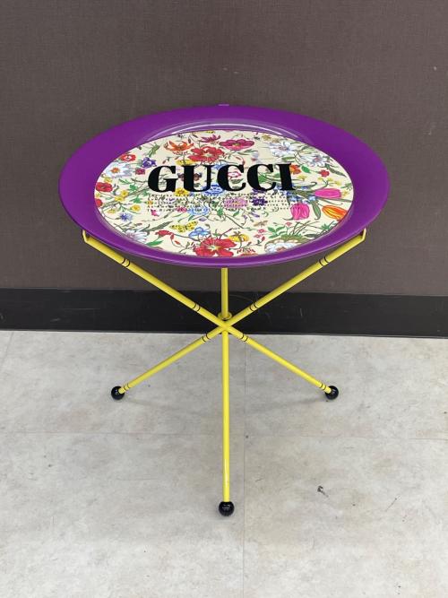 GUCCI (グッチ) フォールディングメタルトレイ 482764 ZAB9U 9510 『La Carte de Tendre（恋愛の国の地図）』からの引用フレーズプリント @ パープル×イエロー フローラプリント