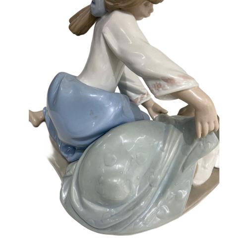 LLADRO (リヤドロ) フィギュリン 風邪を引かないように