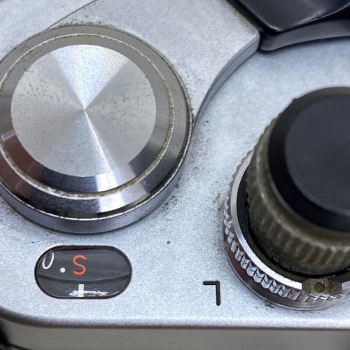 Nikon (ニコン) 一眼レフカメラ F2 ファインダー内チリ混入・機内