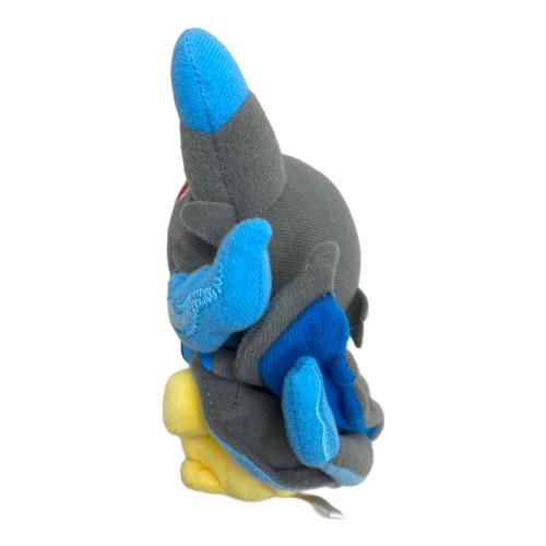 Pokemon Center (ポケモンセンター) ガリザードンXのポンチョを着たピカチュウ ぬいぐるみ ヌイグルミ