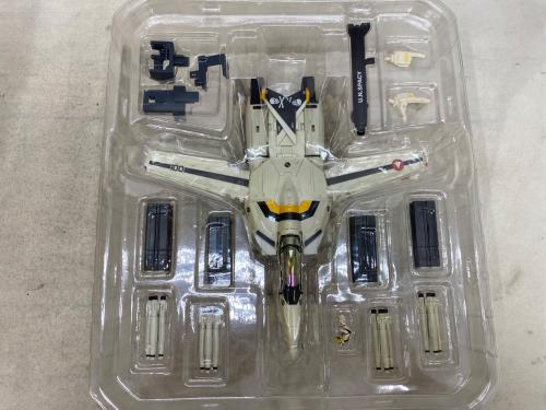 やまと (ヤマト) 1/60 完全変形 VF-1S ロイ・フォッカー機withスーパー＆ストライクパーツプラス フィギュア