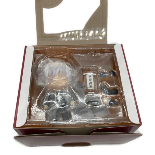 呪術廻戦 (ジュジュツカイセン) スーツVer. フィギュア ねんどろいど　五条悟　スーツVer