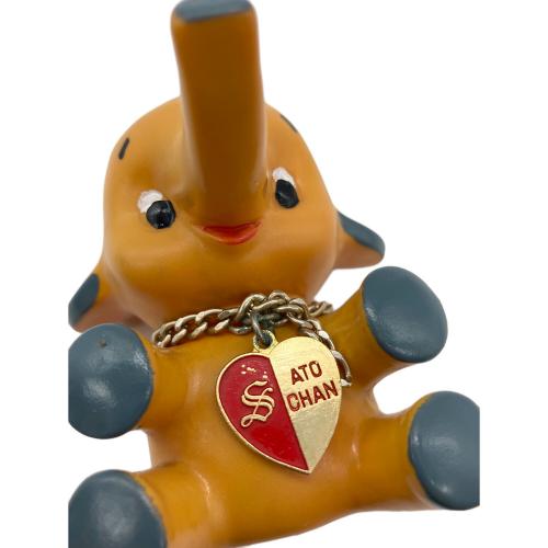 サトちゃん (サトチャン) レトロホビー ソフビ おすわり メダル付 シミ・ヨゴレ有