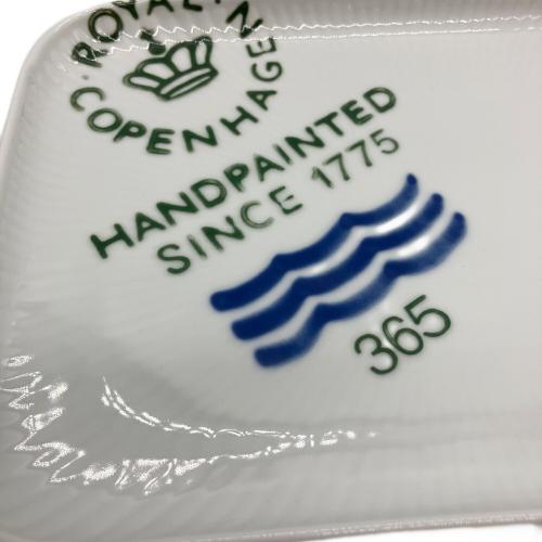 ROYAL COPENHAGEN (ロイヤル・コペンハーゲン) トレー フルーテッド・シグネチャー